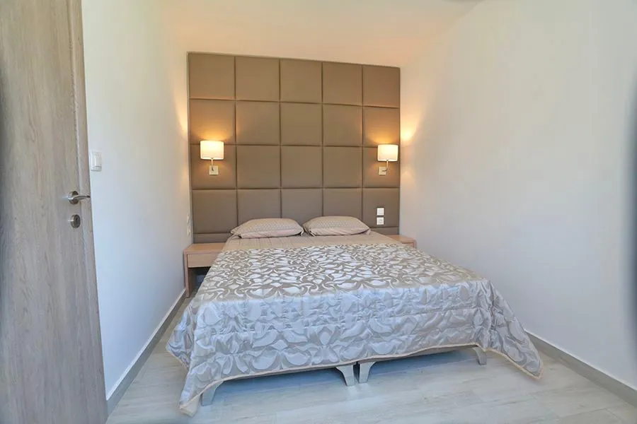 Tiara Holidays - Dionisos Resort - Luxury Apartment Ground Floor - bedroom